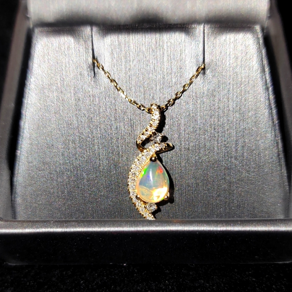 Gin & Grace 10k Opal Pendant necklace